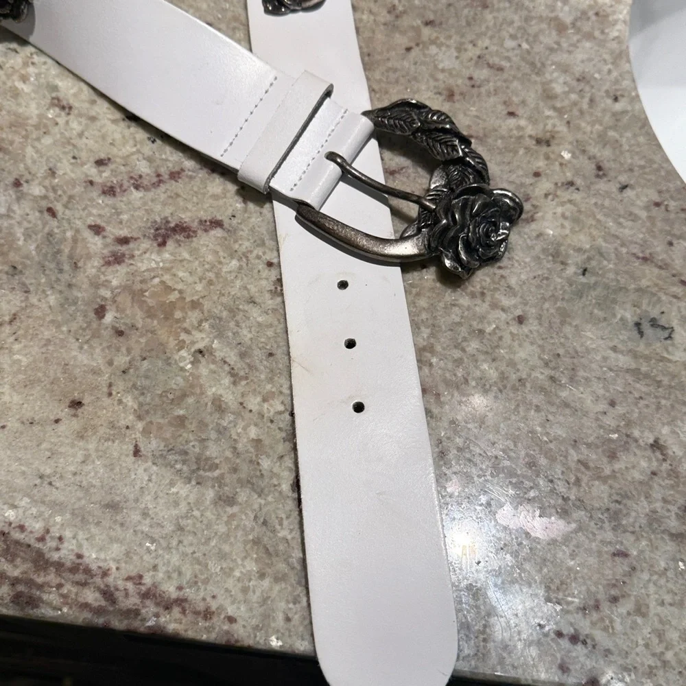 White Belt with Silver Rose Accents - Picture 2 of 6